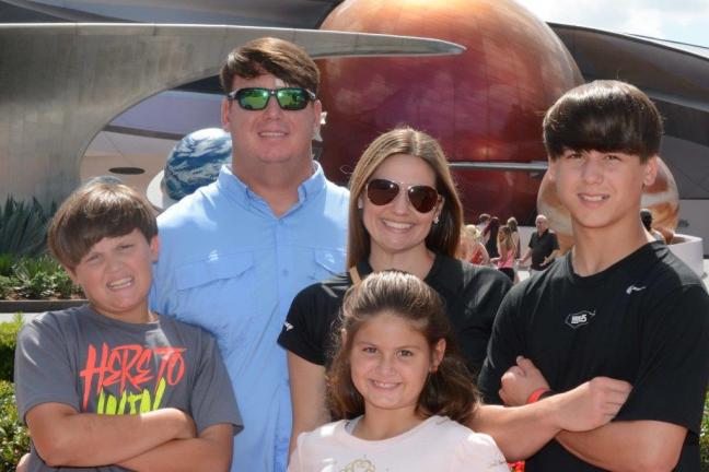 thumbnail_PhotoPass_Visiting_EPCOT_8035077053